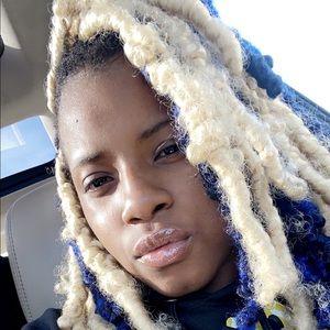 Meet your Posher, Maya